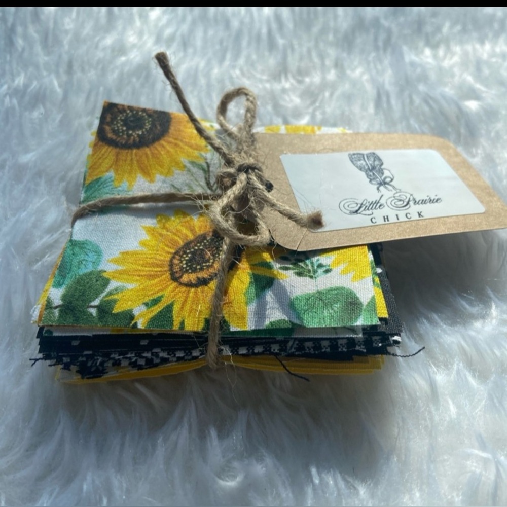 Sunflower & Daisy Black Mini Charm Pack